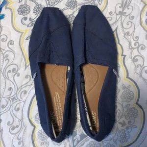 Navy blue toms
